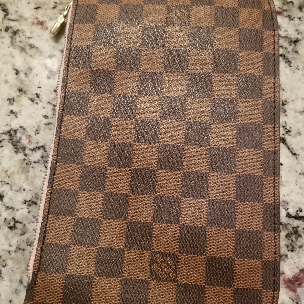 Louis vuitton neverfull pochette wristlet